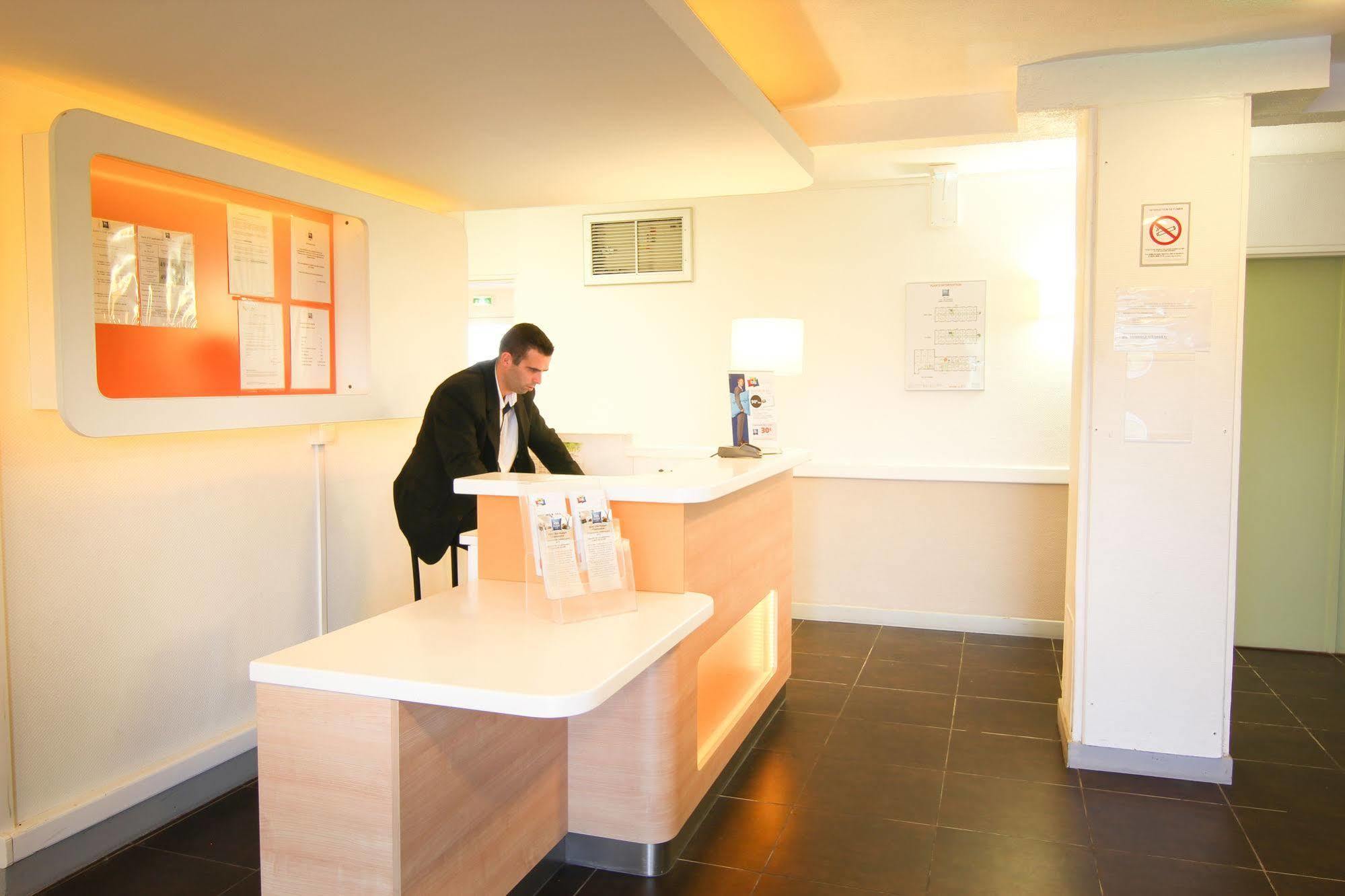 Ibis Budget Châteaudun Exterior photo